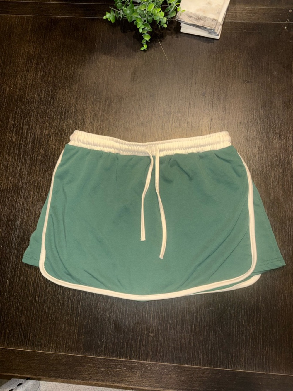 entro Green Skort with Cream Trim